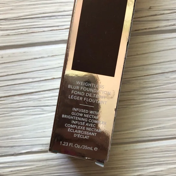 Becca Cosmetics Skin Love Weightless Blur Foundation Chestnut - Picture 2 of 7